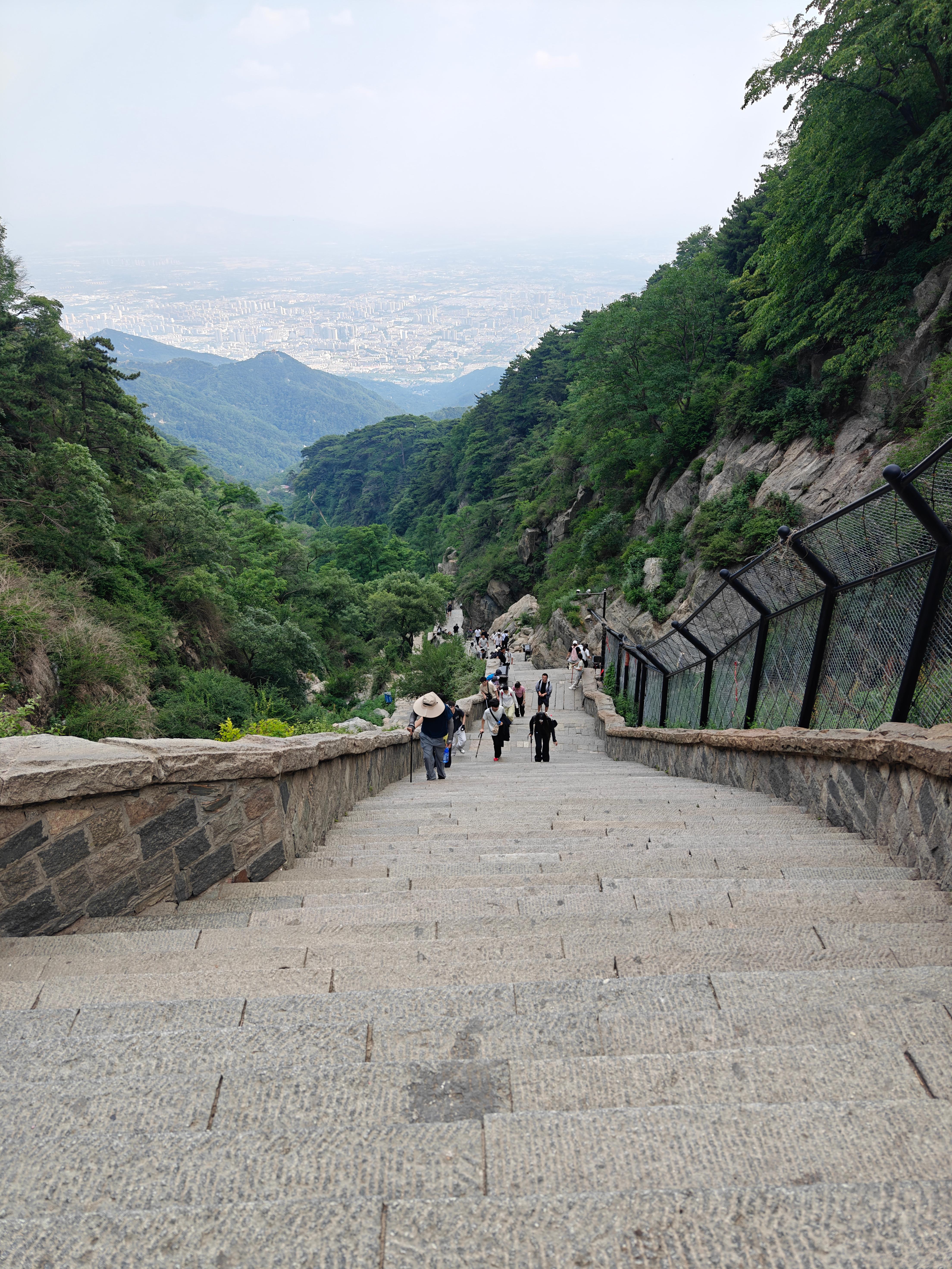 18-泰山-十八盘-向下看.jpg